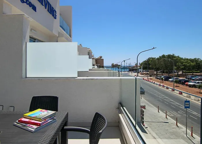 Phaedrus Living - Seaside Luxury Flat Harbour 110